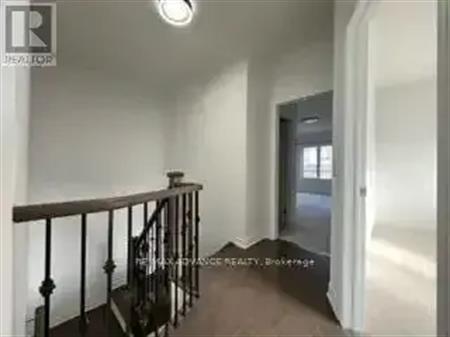 3 DURBLEE AVENUE | 3 DURBLEE AVENUE, Aurora