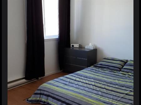 Très grand 5 ½ demi sur Deux Etages dans un quadruplex