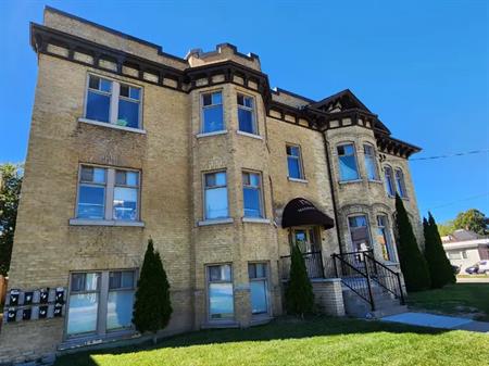 PRIVATE ROOM RENTAL!! AVAIL. JUNE 1ST! | 170 Simcoe Street South, Oshawa