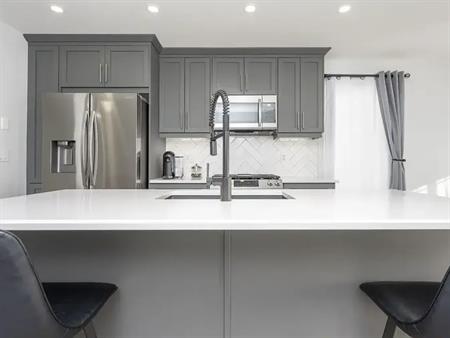 3 BEDROOM TOWNHOUSE IN YORKVILLE | Calgary