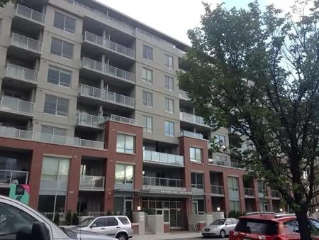Contemporary east facing 2 bedrooms & 2 bathrooms plus den unit | Calgary