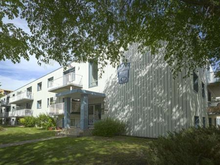 Queensbury | 1055 Powers Street, Winnipeg
