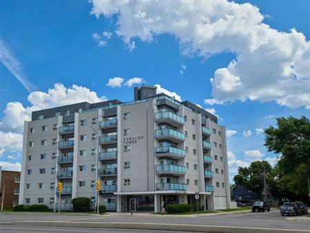 Carillon Tower | 1790 Portage Avenue, Winnipeg