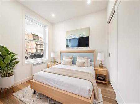 2 chambres, logement entièrement rénové à 2 min du métro Crémazie
