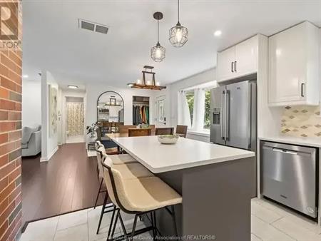 738 SCOFIELD AVENUE | 738 SCOFIELD AVENUE, Windsor