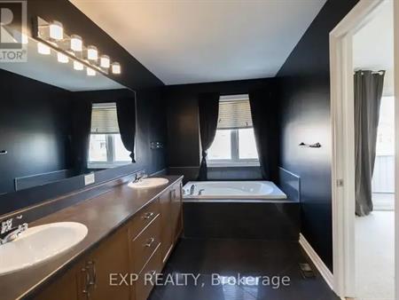134 WHISPERING WINDS WAY | 134 WHISPERING WINDS WAY, Ottawa