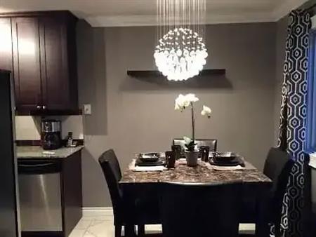 Garneau Un-furnished Within Walking Distance to UofA, With 2 PARKING SPOTS | 10625 83 Ave NW, Edmonton