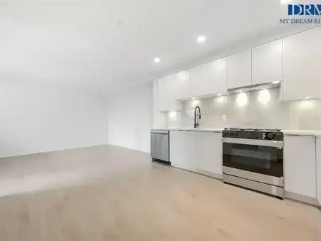 D201 - Amazing one bed + Den at Pura! | 13238 105 Avenue, Surrey