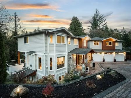 Luxury 2 beds and 1 bath walkout suite | 1956 Barrett Drive, Vancouver