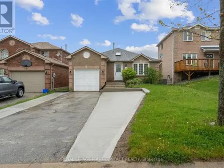 (MAIN) - 16 WADDINGTON CRESCENT | (MAIN) - 16 WADDINGTON CRESCENT, Barrie
