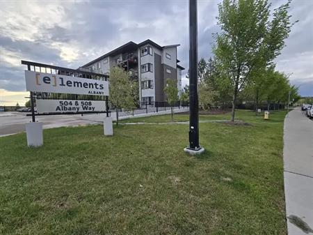 AWESOME 2BED + OFFICE, 2 BATH MAIN FLOOR APARTMENT W/AN UNDERGROUND PARKING STAL | 508 Albany Way Northwest, Edmonton