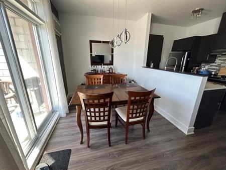 TRÈS BEAU CONDO 3 1/2 À LOUER