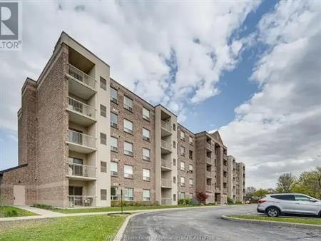 8335 WYANDOTTE ST E East | 8335 WYANDOTTE ST E East, Windsor