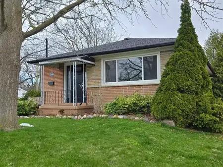 GORGEOUS & SPACIOUS 3 Bdrm MAIN FL Avail. Jun 1 | 736 Eastbourne Avenue, Oshawa