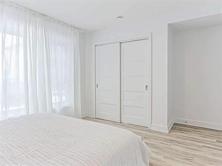APPARTEMENT 4½ À JOLIETTE - 1127 PI. CARRÉ