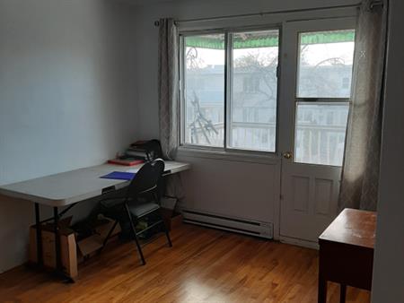 5½ Haut-3-plex Libre 1ère Juillet