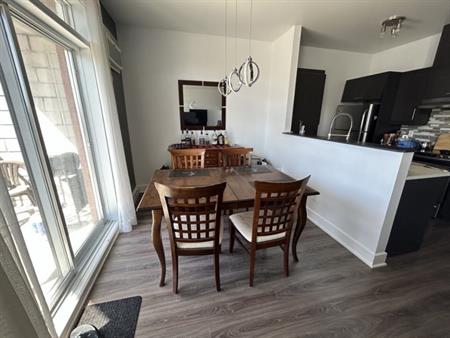 TRÈS BEAU CONDO 3 1/2 À LOUER