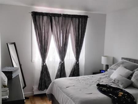 Très beau 4 1/2 refait à neuf et libre 1er juillet