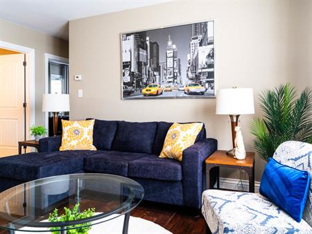 BEAUTIFULLY FURNISHED 3BR, 2BA HOUSE FOR RENT in Walkerville  -walking distance from HotelDieu Met Campus Hospital | 1802 Byn