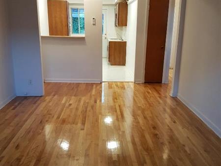 Logement 4 1/2 et demi propre renové secure calme Montreal metro acadie jean talon