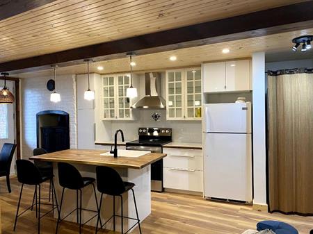 Très beau 5½, cartier Saint Jean Batiste MEUBLÉ, Renové