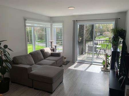 Appartement 4 ½ Lumineux à10 Min Du CHUS