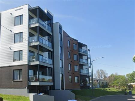 4 1/2 A Ste-foy, Stationnement Interieur