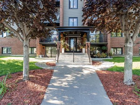 Condo a louer 4 1/2 Neuf Très Tranquille Propre Laprairie