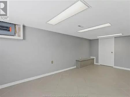 1352 LINCOLN | 1352 LINCOLN, Windsor