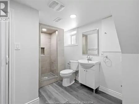 348 CAROLINE Unit# lower | 348 CAROLINE Unit# lower, Windsor