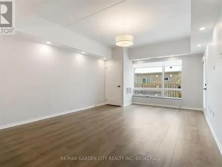 110 - 3998 VICTORIA AVENUE | 110 - 3998 VICTORIA AVENUE, Lincoln
