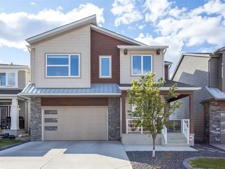 Stunning 4-Bedroom Modern Home - Pond View | Edmonton
