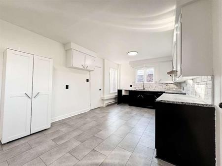 À LOUER – 5 1/2 rénové à Beauharnois – 1850 $ / mois – Disponible 1er juin