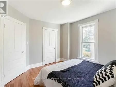 142 WATERLOO STREET | 142 WATERLOO STREET, Cambridge