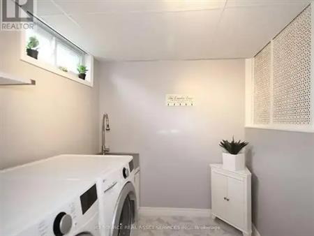 8 BIRCHVIEW ROAD | 8 BIRCHVIEW ROAD, Ottawa