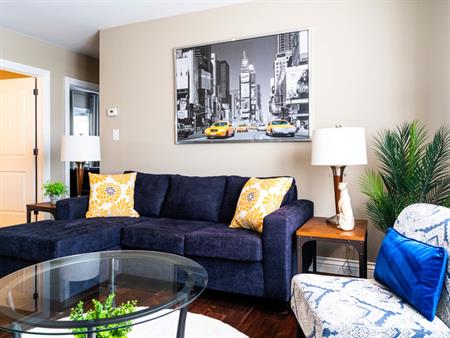 BEAUTIFULLY FURNISHED 3BR, 2BA HOUSE FOR RENT in Walkerville  -walking distance from HotelDieu Met Campus Hospital | 1802 Byn