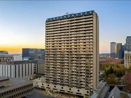 Downtown 1 bedroom condo - spacious and refinished | 404 - 221 6 Avenue Southeast, Calgary