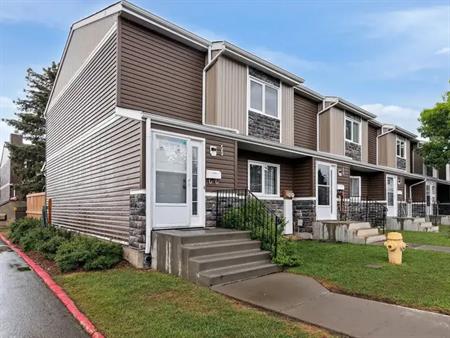 Furnished 3 bedrooms corner townhouse in the southwest | 3115 119 Street Northwest, Edmonton