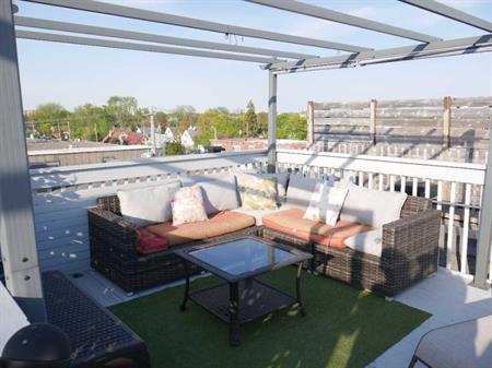 Appartement style condo 4 1/2 3e étage avec terrasse sur le toit