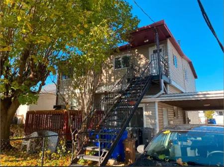 Appartement 4 1/2 à louer (chauffé/éclairé)