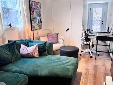 Appartement 3 1/2 avec stationnement et terrasse - arrêt bus 1 en face - tout compris