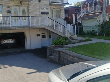AHUNTSIC : 2 ½ AVEC INCLUSIONS