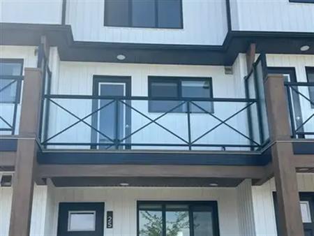 Don't Miss This Home! | 1025 Secord Promenade NW, Edmonton