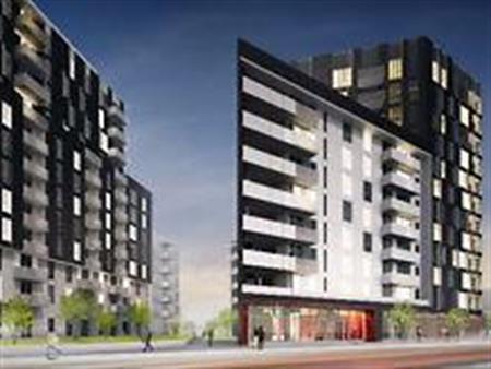 Condo Rouge 3 1/2. ( 1 stationnement inclus)
