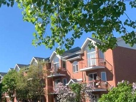 Grand 4 1/2 style condo à louer à Ste-Thérèse