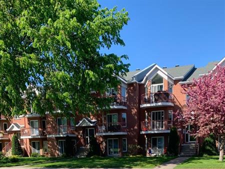Grand 4 1/2 style condo à louer à Boisbriand