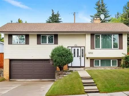 Price reduced  - clean, sunny 5 brm bungalow. | 5711 Dalmead Crescent Northwest, Calgary