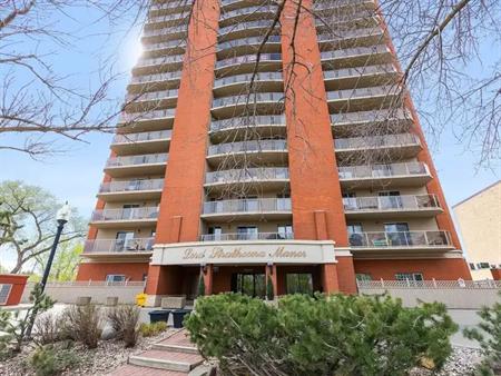 2 bedroom Condo on Saskatchewan drive | 1405 - 10649 Saskatchewan Dr NW, Edmonton