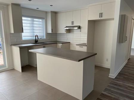 Magnifique et grand 51/2 style condo à louer à Longueuil
