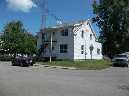 4 1 /2 a Baie-du-Fèbvre pour juillet